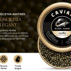 Gros plan du Caviar Osciètre Black Almas aux grains ambrés et brillants