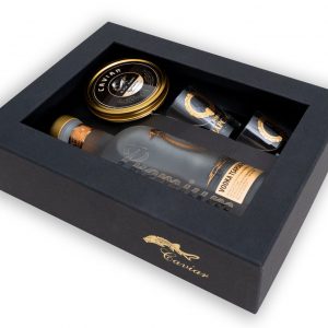 Offrez un coffret cadeau caviar Royal Selection 100g avec vodka Tsarskaya Gold. Idéal pour 4 personnes. Livraison rapide en France.