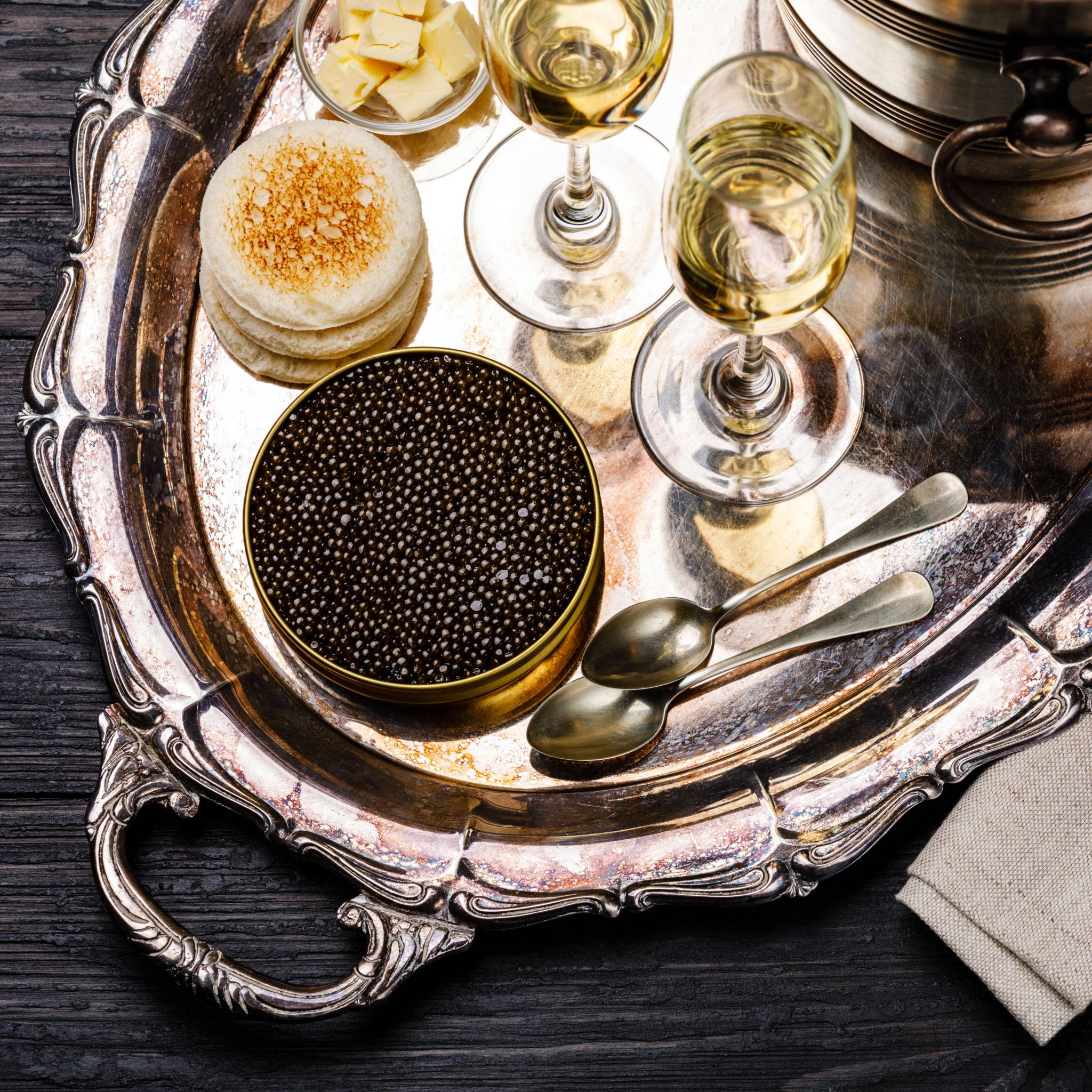 QUE boire et manger avec du caviar